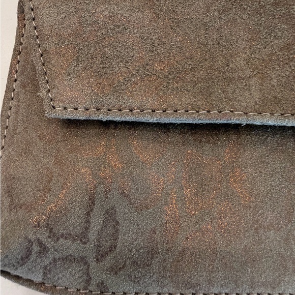 Anthropologie Beige Wristlet with Metallic Snakeskin Print - Picture 3 of 6